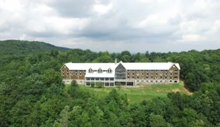 Amicalola Falls State Park and Lodge Отели рядом с достопримечательностью «Парк штата Амикалола Фолс»