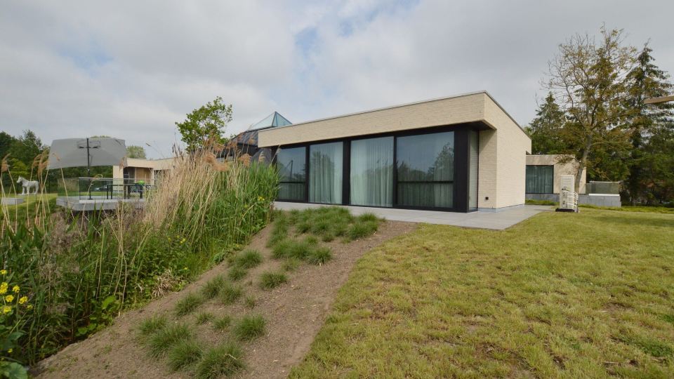 Lovely Holiday Home 'Walleken' with a Pond