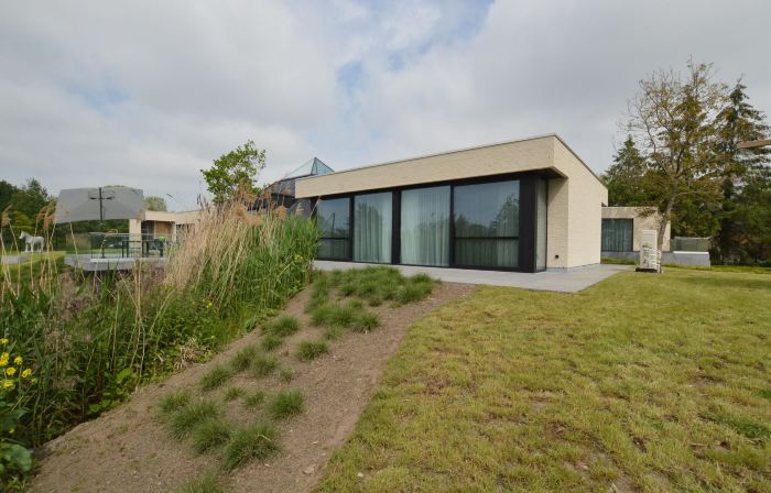 Lovely Holiday Home 'Walleken' with a Pond