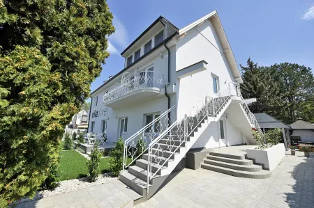 Villa Oliver 2 Siófok Отели в г. Шиофок