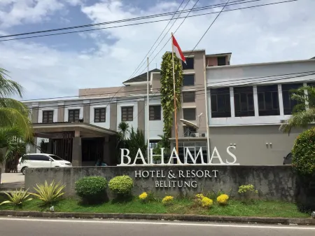 Bahamas Hotel & Resort Отели в г. Tanjung Pendam