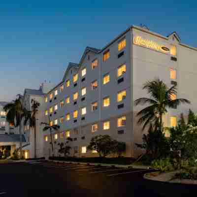 Hampton by Hilton Grand Cayman Seven Mile Beach Hotel Exterior