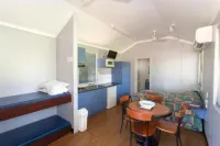 Ivanhoe Village Caravan Resort โรงแรมใน