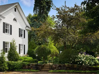 Wickwood Inn Hotels in Saugatuck