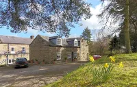 White Horse Farm Inn - Parking