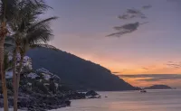 InterContinental Danang Sun Peninsula Resort Hotel dekat Cao Dai Temple