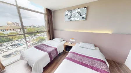 Super 8 Hotel @ Bayan Baru Отели рядом с достопримечательностью «Setia SPICE Convention Centre»