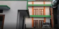 RedDoorz Plus Near Alun Alun Kuningan Hotel dekat Balong Keramat Darmaloka Site