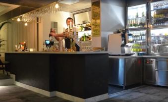 Yee Tai Cafe & Inn