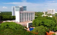 Hyatt Regency Villahermosa Hoteles cerca de ADO