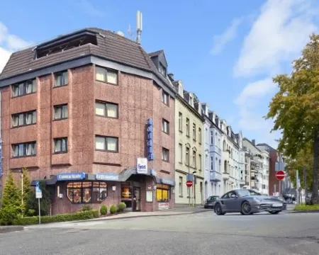 Goldener Lowe and Restaurant โรงแรมในโซลิงเกน