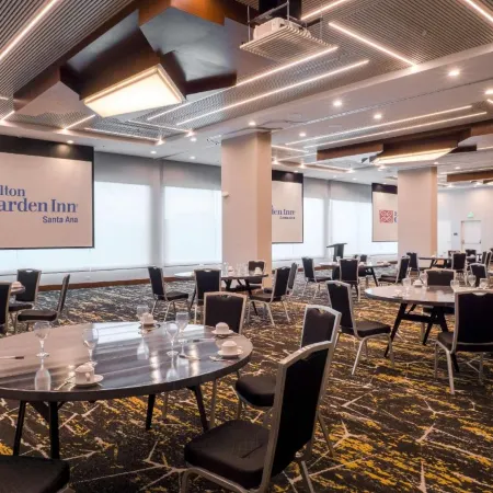 Hilton Garden Inn Santa Ana San Jose Отели рядом с достопримечательностью «Комплекс «Авенида Эскасу»»