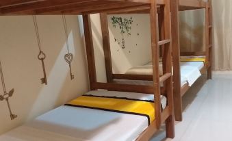 B Hive Dormitory - Hostel