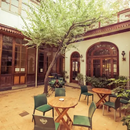 La Casa Roja Hostel