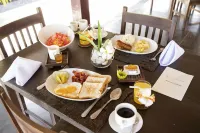 The Ananyana Beach Resort by SMS Hospitality - Aamiainen