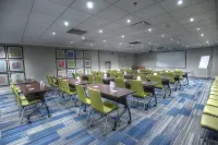 Holiday Inn Express & Suites TORONTO AIRPORT WEST by IHG - Business
