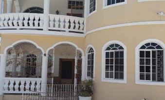 Dela De-Rose Guest House Negril Jamaica