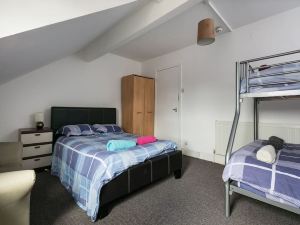 Short Term Shared R&R in Chorlton