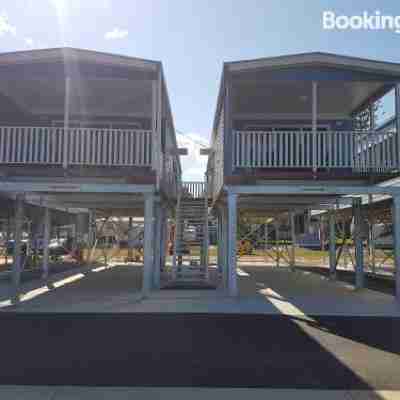 Pelican Caravan Park Hotel Exterior