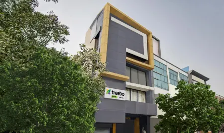 Treebo Prime Elight Отели рядом с достопримечательностью «Indian Institute of Technology Delhi»
