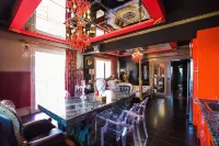 Luxury Suites - Free Parking Hotels in der Nähe von Presentation of Holy Mary (Metropolis)