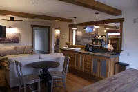 Boarders Inn & Suites by Cobblestone Hotels - Syracuse - Motels