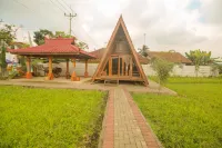Jajapin Wangsaloka Glamping Hotel di Indihiang