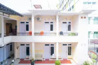 RedDoorz Syariah @ Aura Homestay Hotels in Ponorogo