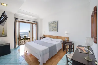 Maresca Hotel Praiano Hotel dekat Castello di San Nicola de Thoro-Plano