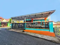 Anaqi Homestay Mitra RedDoorz Hotel dekat ALUN ALUN SELATAN