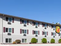 Super 8 by Wyndham Johnstown/Gloversville Отели в г. Мейфилд