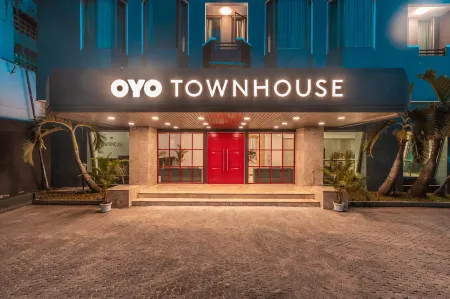 Super OYO Townhouse 2 Hotel Gunung Sahari Отели рядом со станцией Kemayoran Station