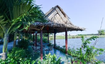 Tra Que Riverside Homestay