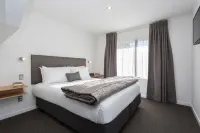 Dunedin Motel and Villas Hotels in Dunedin