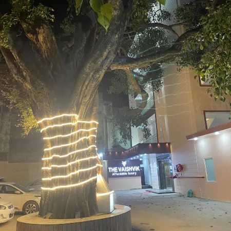 Hotel the Vaishvik Banganga Road