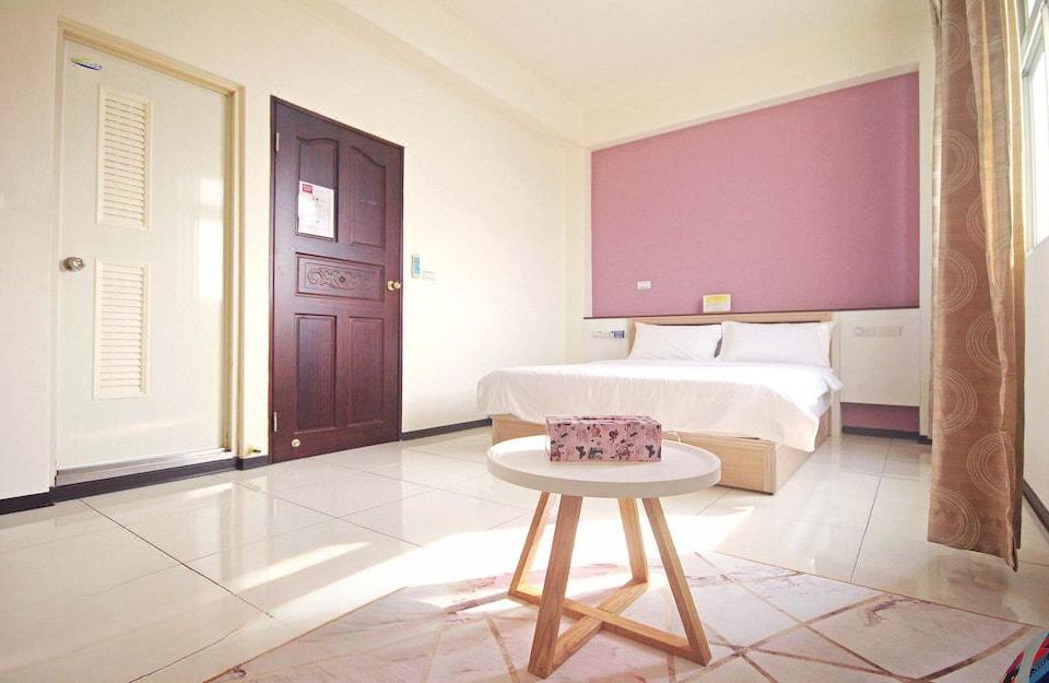 골든 이어 B&B의 침실 내부 모습