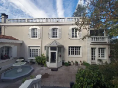 Logis Vélès Hotels in 