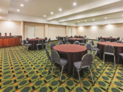 朗維尤北拉昆塔温德姆套房酒店