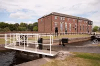 Premier Inn Falkirk Central Hotels in Falkirk