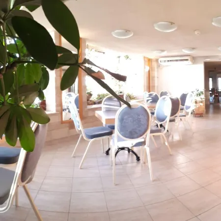 Marom Hotel