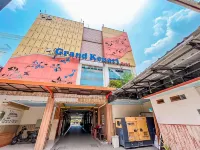 Hotel Grand Kenari Hotels in Ciampel