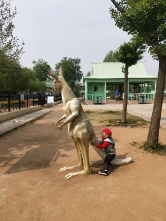 Facing the Sea, Spring Blossoms Nier Apartment (Xinkai Road) Отели рядом с достопримечательностью «Hebei Institute of International Business and Economics - Comprehensive Building»