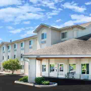 Baymont by Wyndham Rolla Hotel Exterior