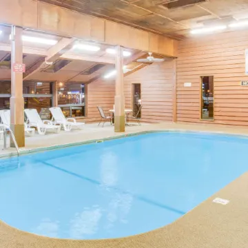 Super 8 by Wyndham Mitchell