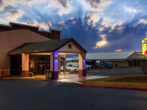 Super 8 by Wyndham Giddings Hotels in Giddings