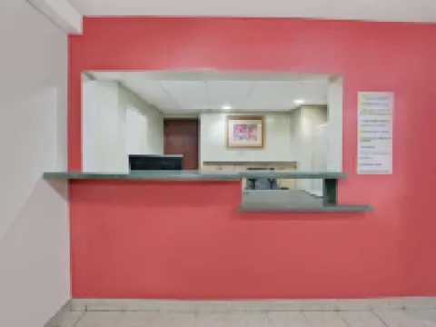 克里斯特爾萊克温德姆速8酒店 克里斯特爾萊克酒店