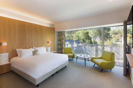 Best Western Plus Hotel Divona Cahors Отели рядом с достопримечательностью «Musée de Henri Matisse»