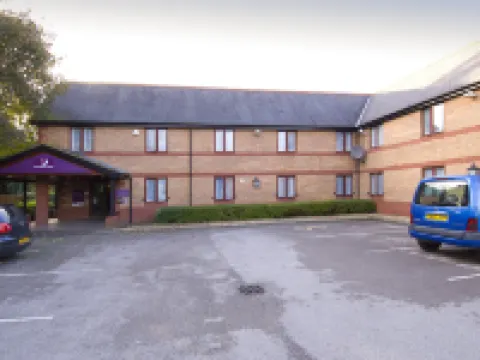 Warrington North East Hotels near Warrington Central