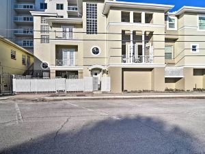 Clearwater Beach Hideaway Walkable Location!