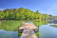 Tranquil Townville Gem with Kayaks - balcony